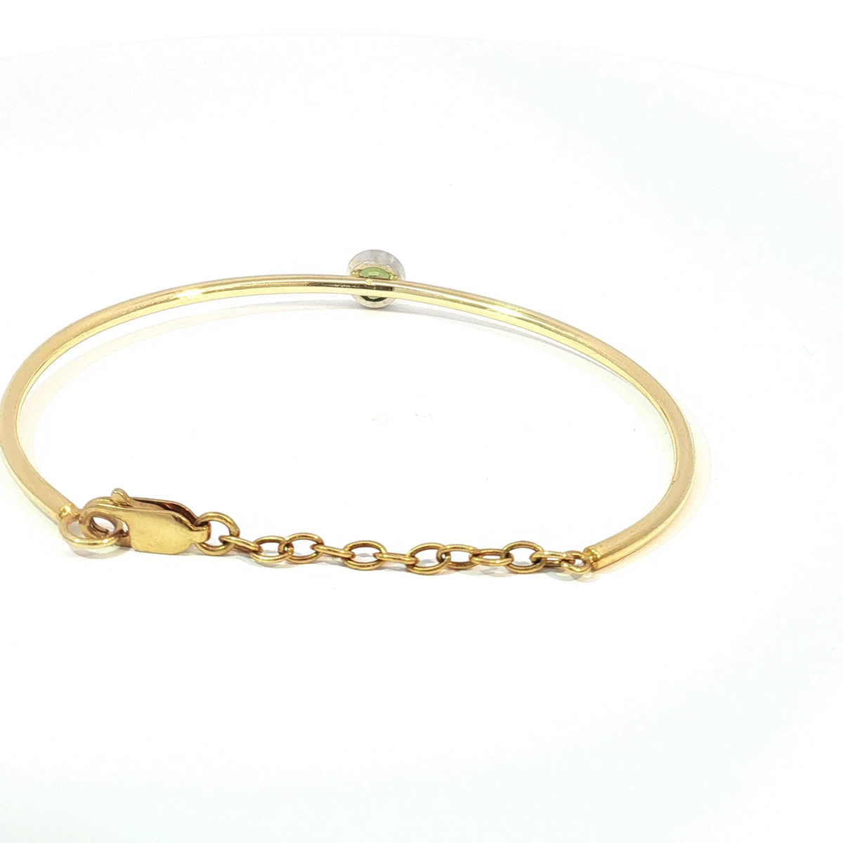 14KY Green Sapphire Bezel-Set Round Bangle