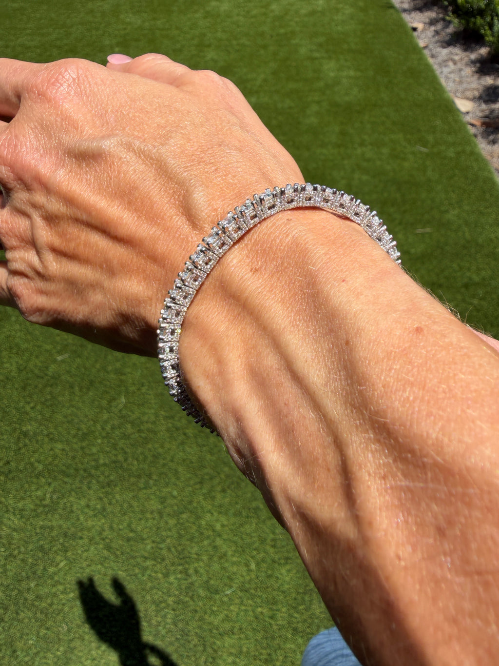 Round Brilliant Cut Diamond Tennis Bracelet in 18K White Gold