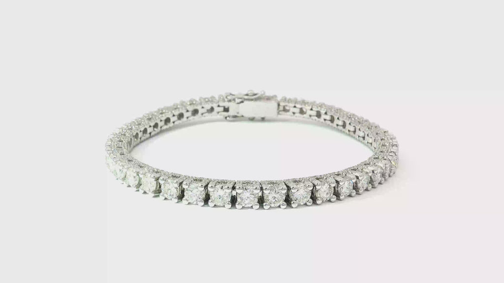 Round Brilliant Cut Diamond Tennis Bracelet in 18K White Gold