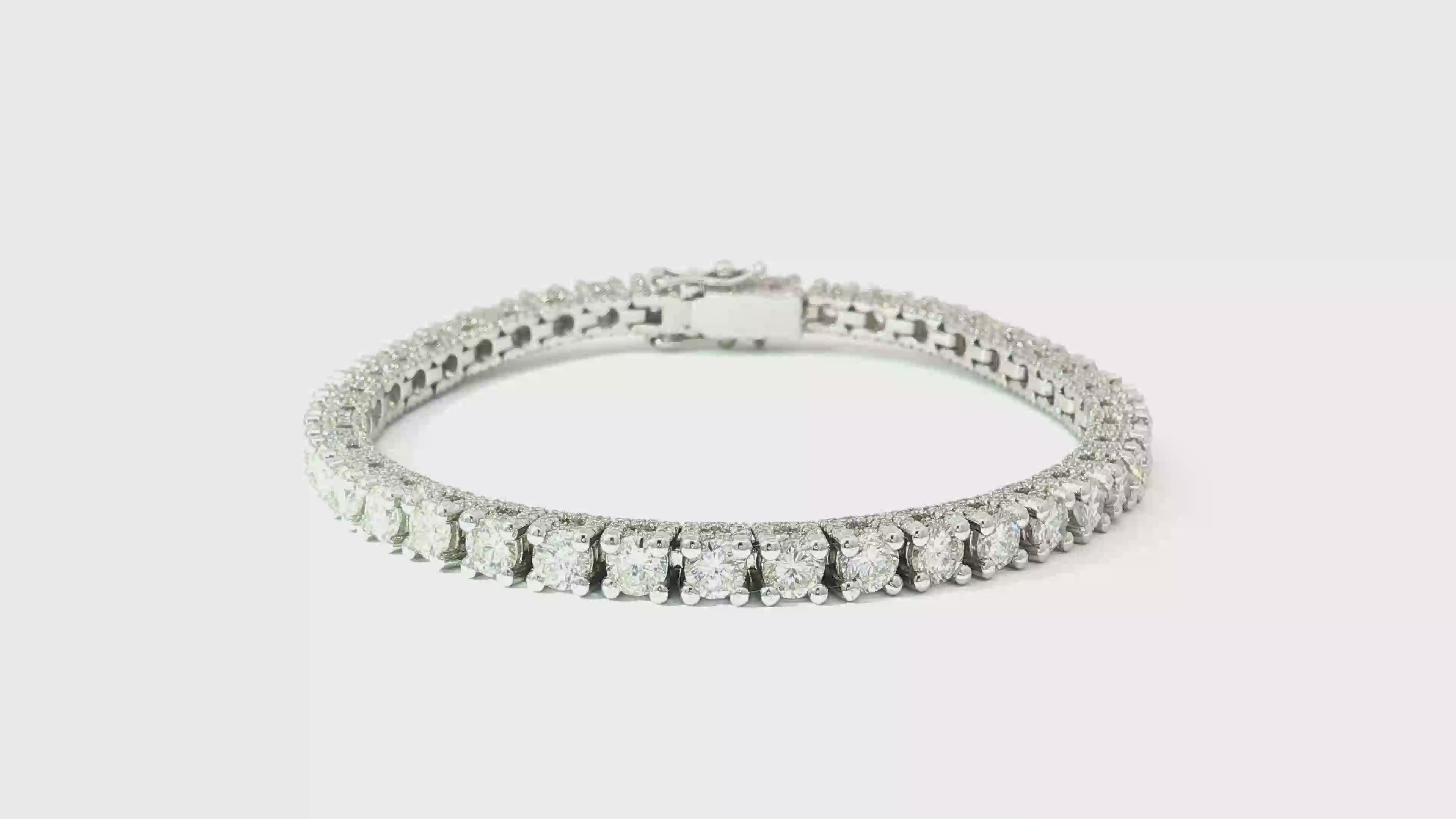 Round Brilliant Cut Diamond Tennis Bracelet in 18K White Gold