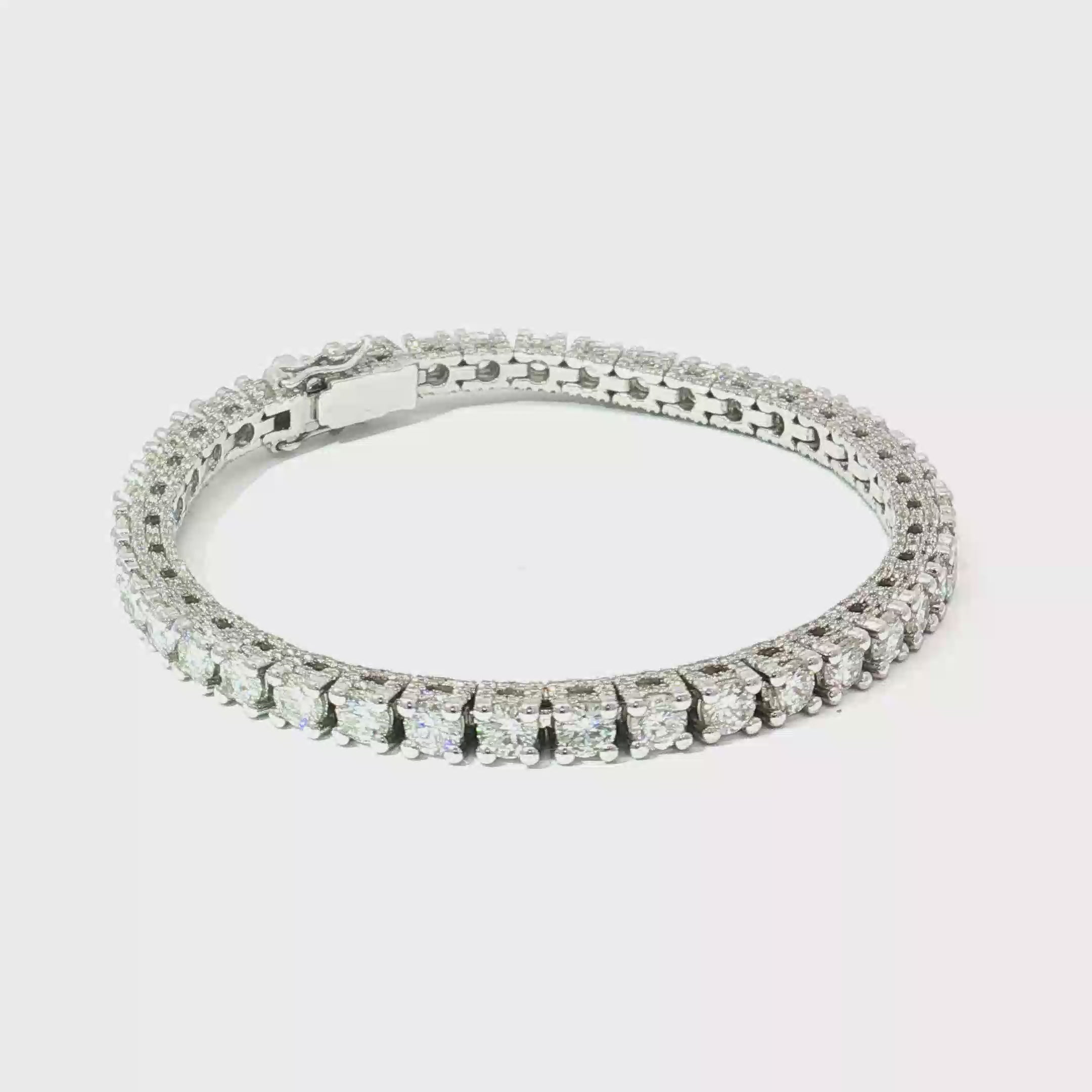 Round Brilliant Cut Diamond Tennis Bracelet in 18K White Gold